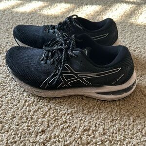 Women’s ASICS Size 8, Black and White